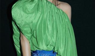 豹纹上衣配什么裤子 豹纹上衣配什么裤子